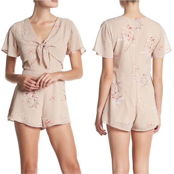 Sadie & Sage NWOT Women Size Small Tie Front Floral Romper Flutter Short Sleeve - Picture 1 of 9